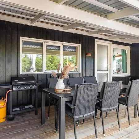 Landolf - 250m From The Sea By Interhome Hals
